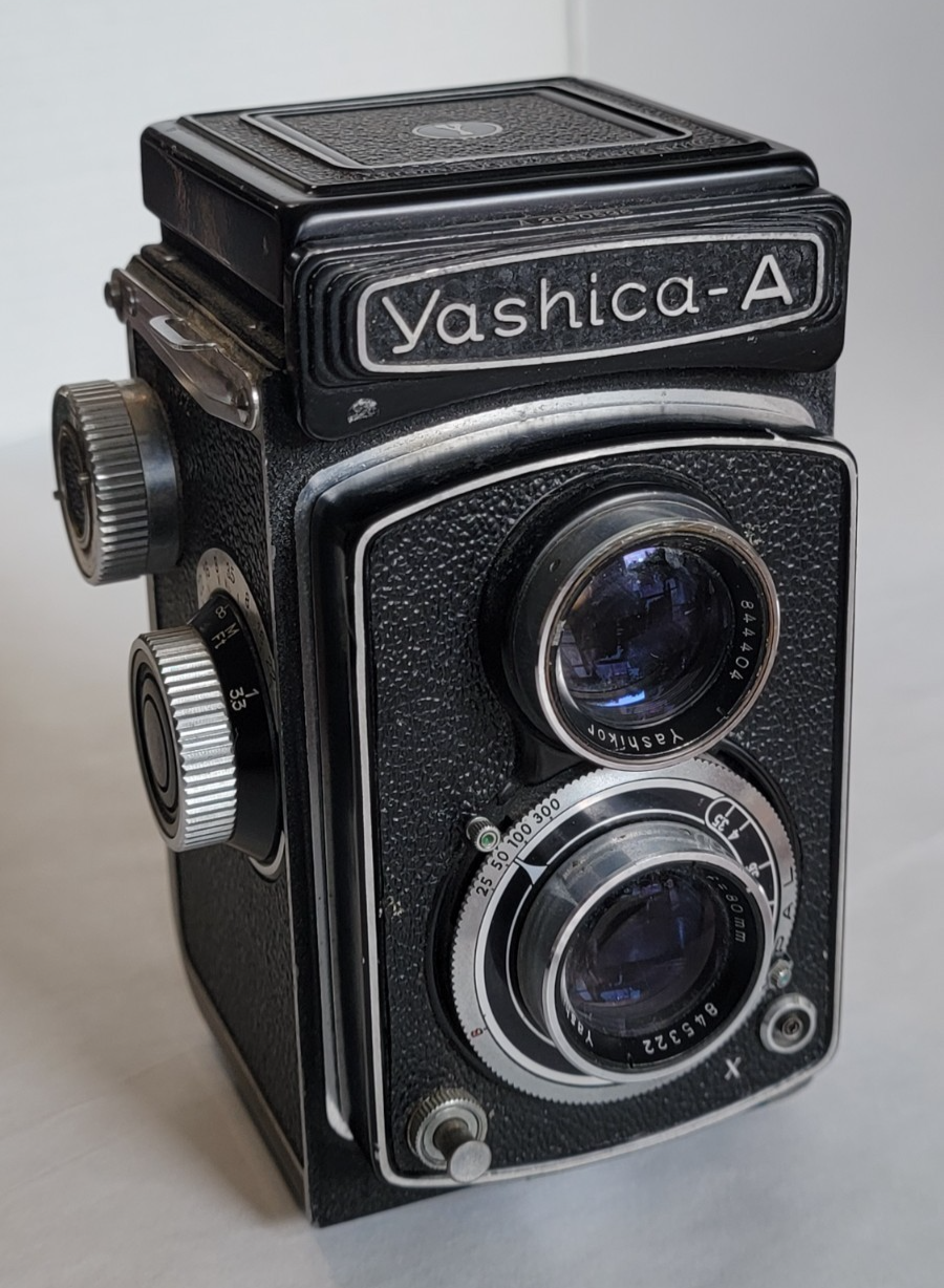 Yashica-A (TLR) 120 film camera UNTESTED AS IS
