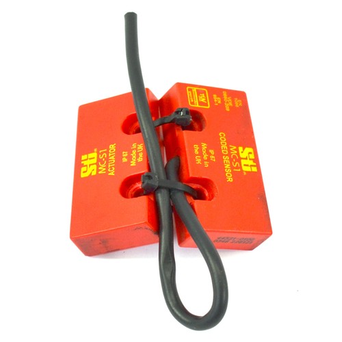 STI 44531-0100 MC-S1 Coded Sensor and Actuator Safety Limit Switch - Picture 1 of 4