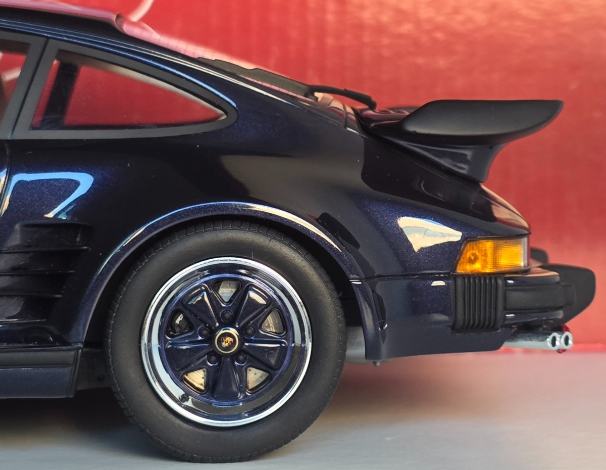 Porsche 911 (930) Flat Nose 1987 Dark Blue 1:18 Gt Spirit GT028