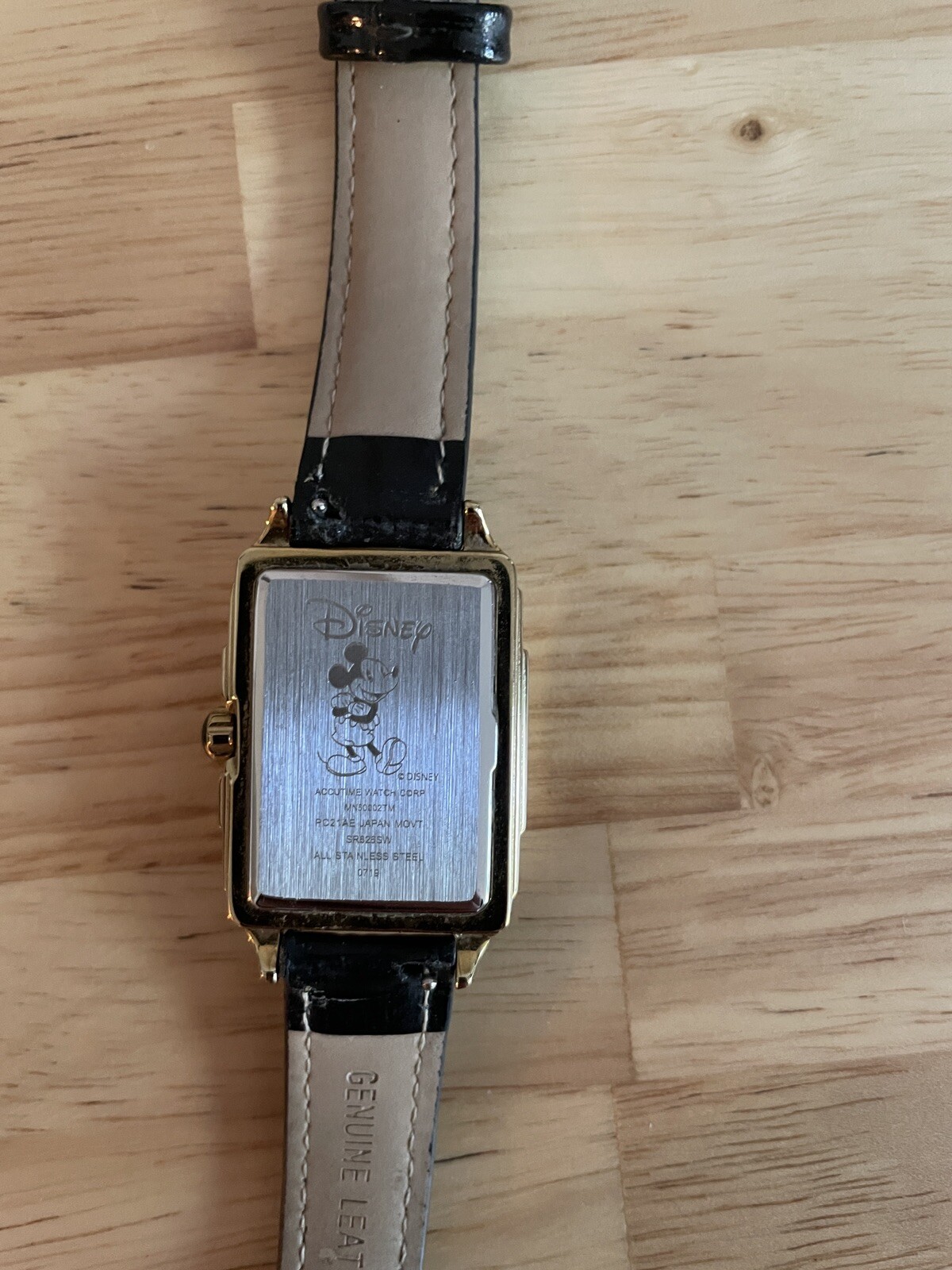 DISNEY RECTANGULAR MINNIE MOUSE WATCH - image 3