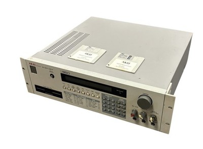 Akai S950 Midi Digital Sampler w/ Two Floppies - Tested!