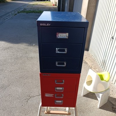 2 Bisley Schubladenschränke aus Metall Blau&Rot 
