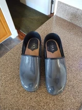 Verka Sweden Gray Leather Casual Patent Leather Slip On Comfort Clogs 39