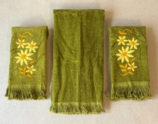 3 Vintage Pequot Hand Towels Floral Fringe 1970’s, Embroidered Retro New No Tags