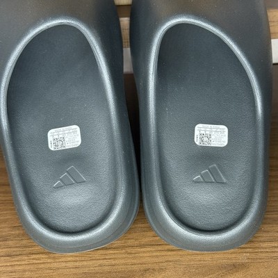 Adidas YEEZY Slides Men's – Black – Size 9 – Dakony – Brand New