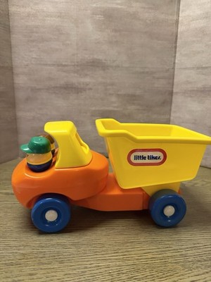 VINTAGE LITTLE TIKES TODDLE TOTS DUMP TRUCK W/2 CONSTRUCTION CHUNKY PEOPLE