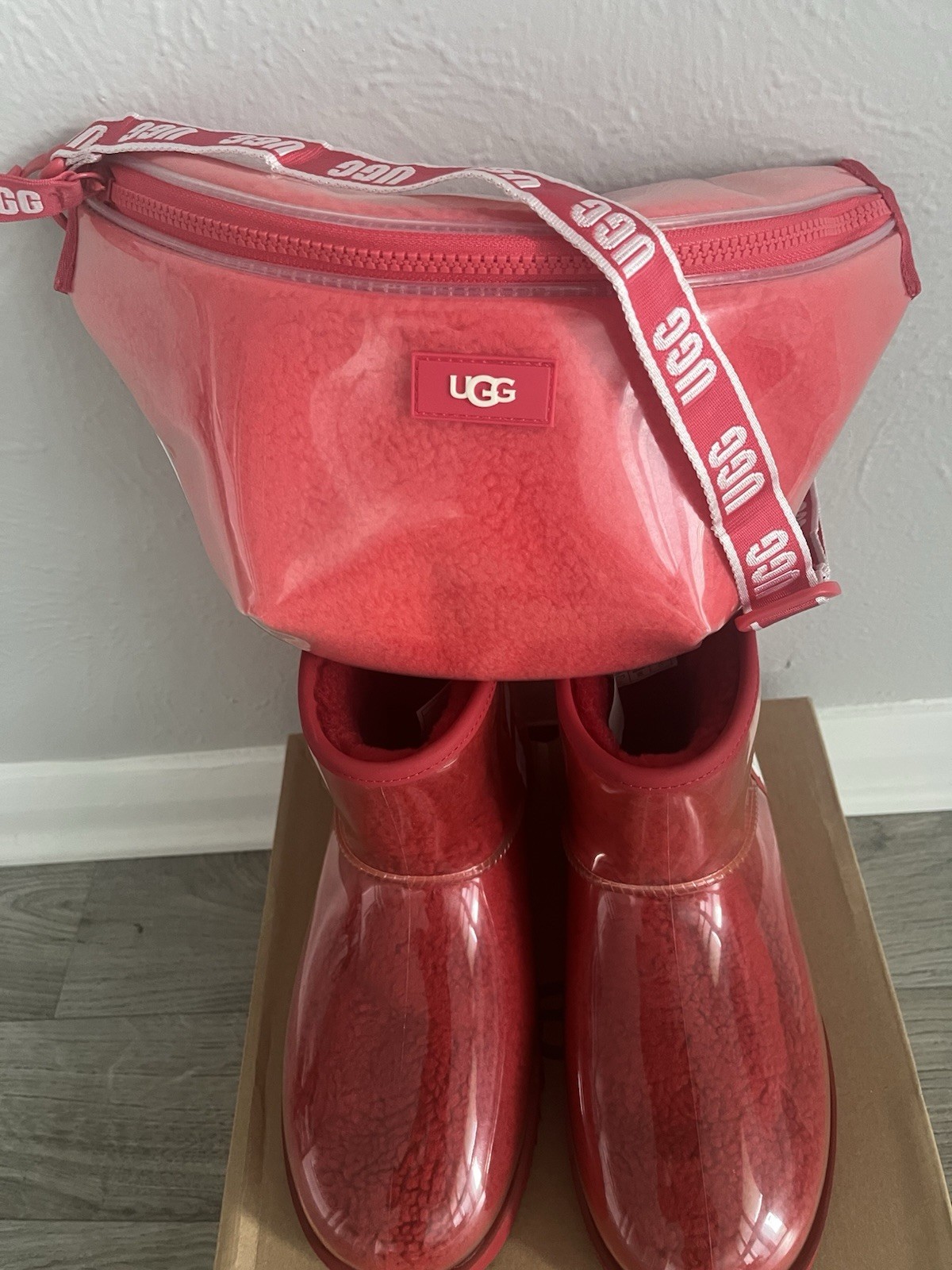 UGG Clear Mini Red Waterproof Pull On Ankle Rain Boots Women’s 10 w/fanny pack