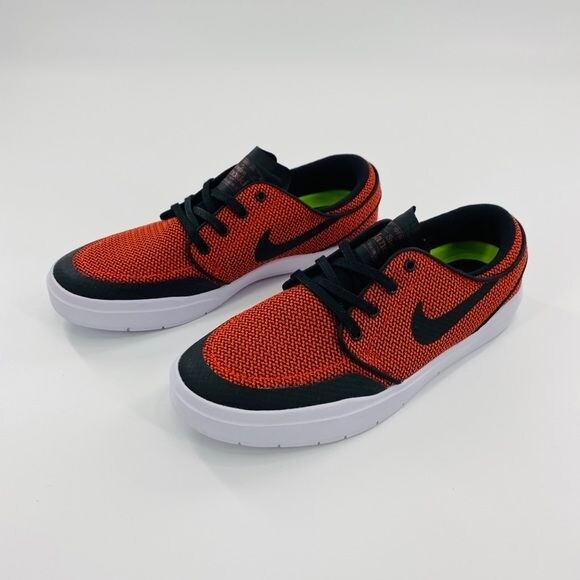 NIKE Stefan Janokai Hyperfeel XT ‘Max Orange’ Size NEW WITH NO BOX