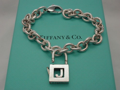 LINK BRACELET WITH ALPHABET LETTER 