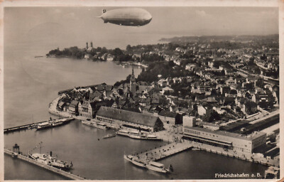 AK Friedrichshafen a. B., Panorama mit Zeppelin, Hafen, gel. 1940? (Nr. 1577)