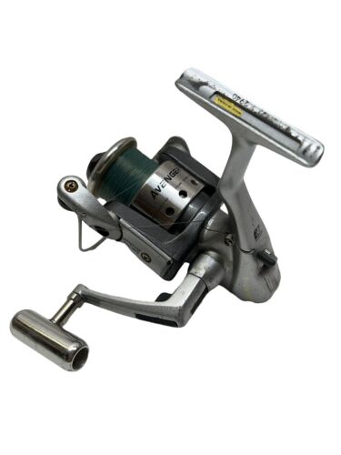 Carrete giratorio de pesca Okuma Avenger AV30 con nueva línea mono de 8 libras - Imagen 3 de 12