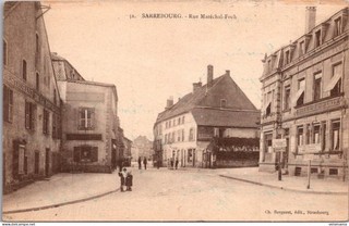 S24451 cpa 57 Sarrebourg Rue Maréchal Foch