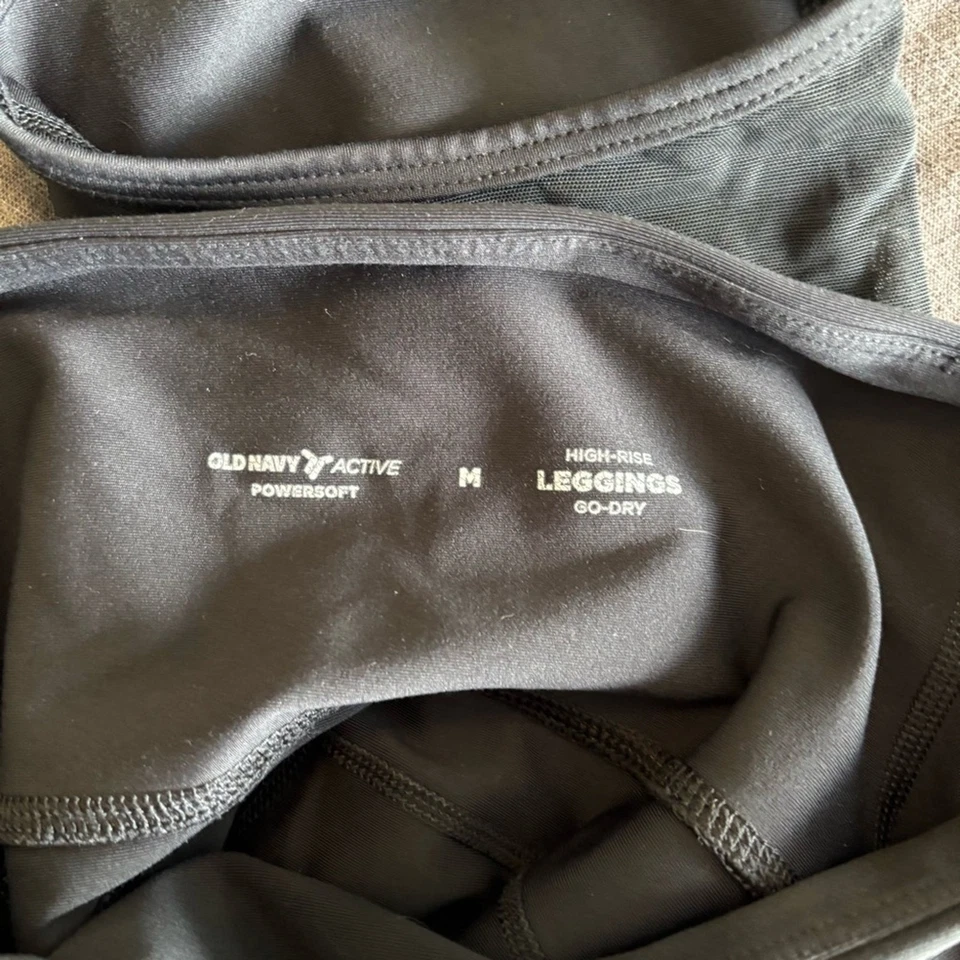 BUNDLE 2 PAIR Old Navy Powersoft High Rise Go-Dry Leggings with Pockets – Size M - Image 3 of 4