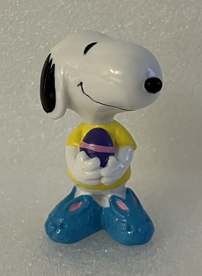 Peanuts 1994 Snoopy Yellow Shirt Easter Egg Whitman s Collectible Figurine