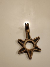 Llama Bronce Macana (Arma Inka), Hebilla Shaman Mesa