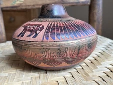 Navajo Etched Horse Hair Vase Rainbow Pottery Bear Vase Jug Pot Signed m. Grey