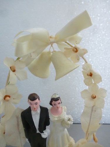 Vintage Wedding Cake Topper Bride Groom Wedding Bells 1940s 50s needs tlc - Picture 5 of 9