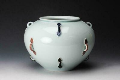 Korean Chosun 安東五 青白磁耳付壷 H 15.5cm / Human national