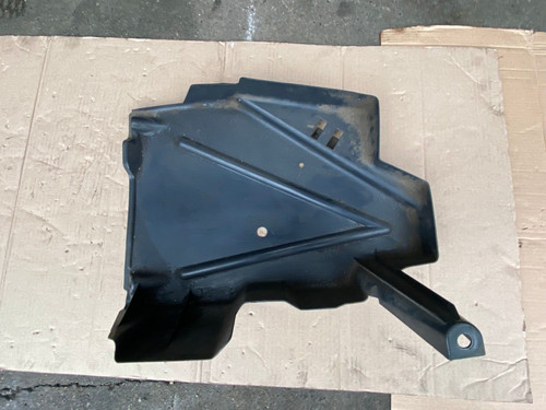 Mercedes-Benz SLK R170 Verkleidung Abdeckung Kraftstoffpumpe 1704780237