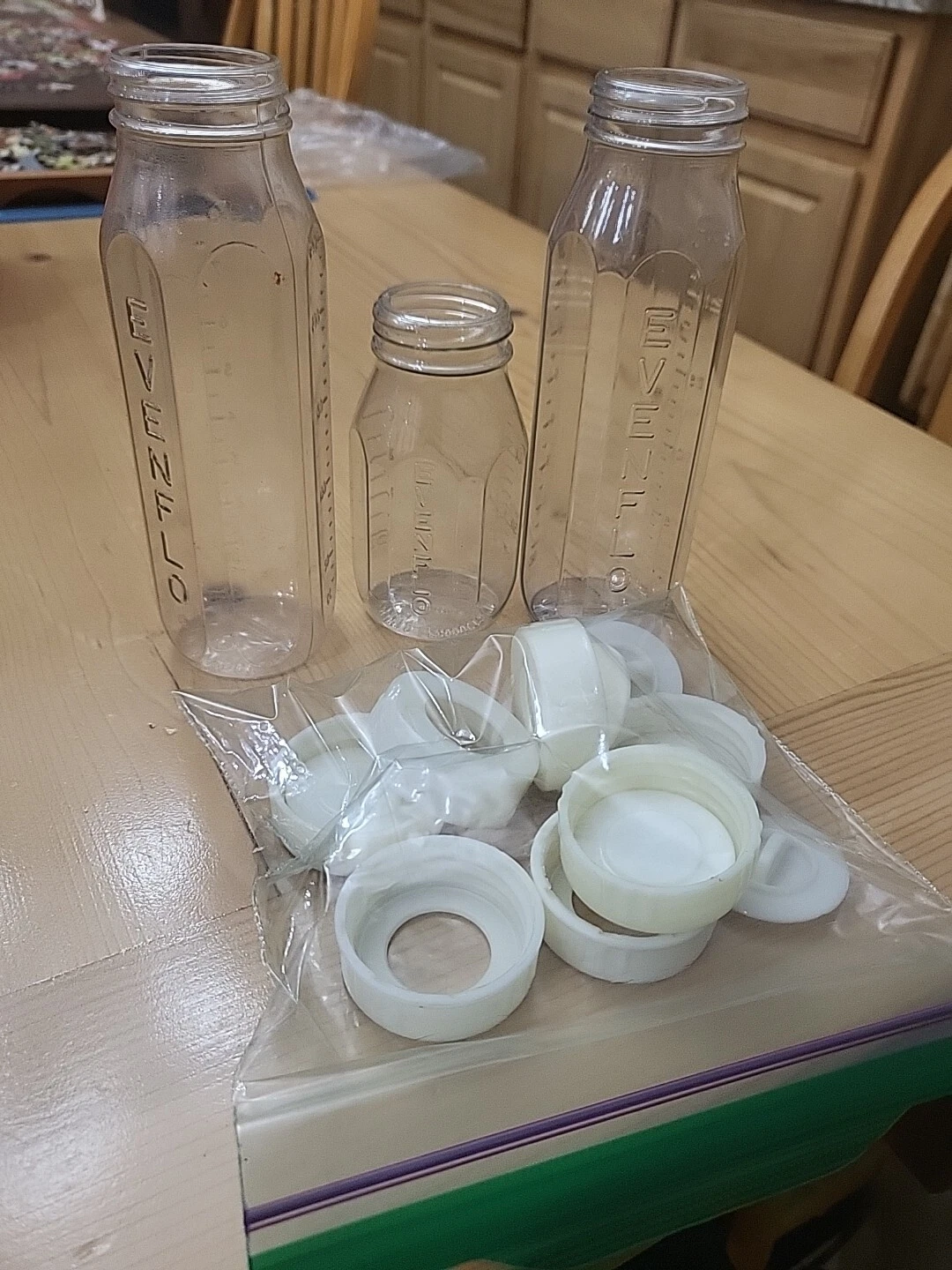 Lot Of Evenflow Plastic Baby Bottles And Lids