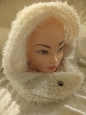 BETSEY JOHNSON WINTER KNIT INFINITY SCARF MUFF ONE SIZE WHITE w/SEQUINS