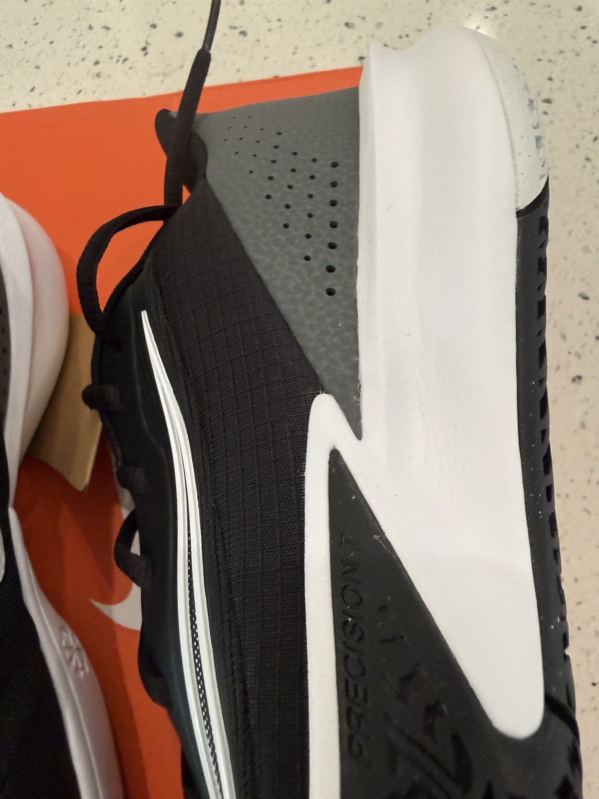 NEW MENS NIKE SZ 9.5 SHOES BLACK PRECISION thumbnail 3