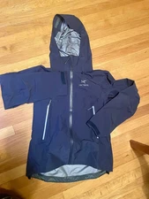 New! Arc'teryx Beta AR II Gor-Tex jacket - Women's Medium, excellent quality!