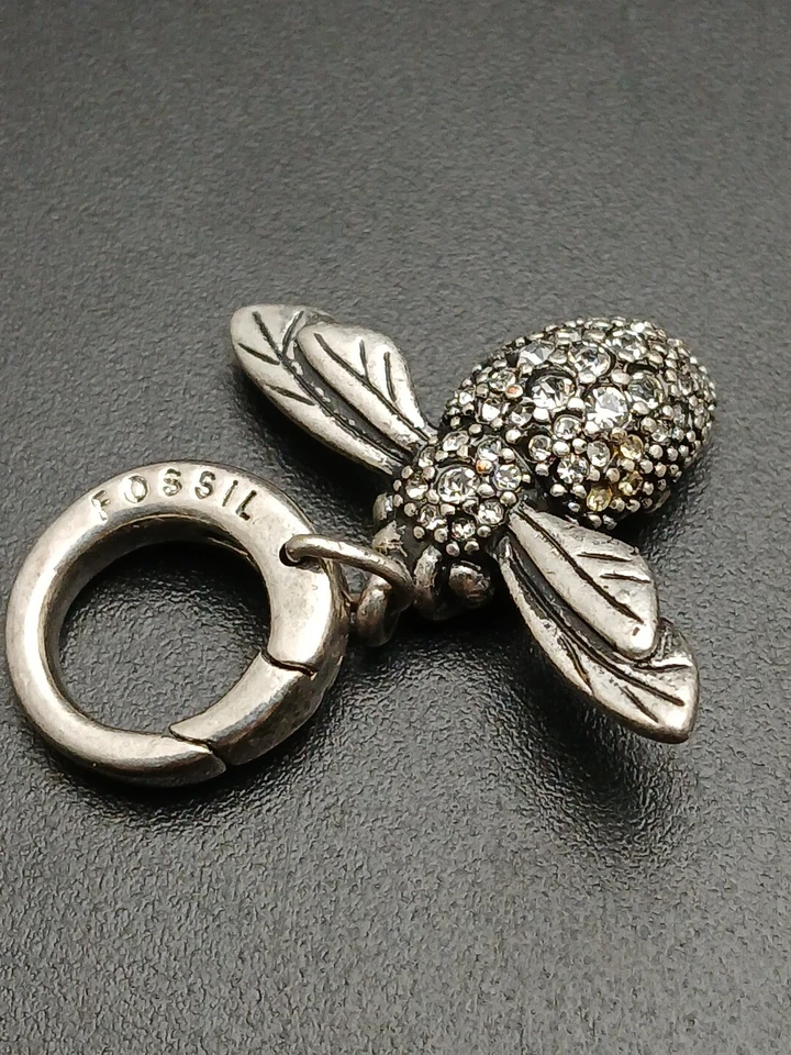 FOSSIL Vintage Tono Plata Pavé Gris Cristales Diseño Abeja Pulsera Dije Foto 2 de 4