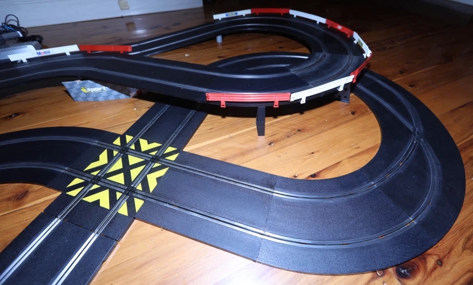Scalextric Large Digital Set With No Cars - image 4 of 4