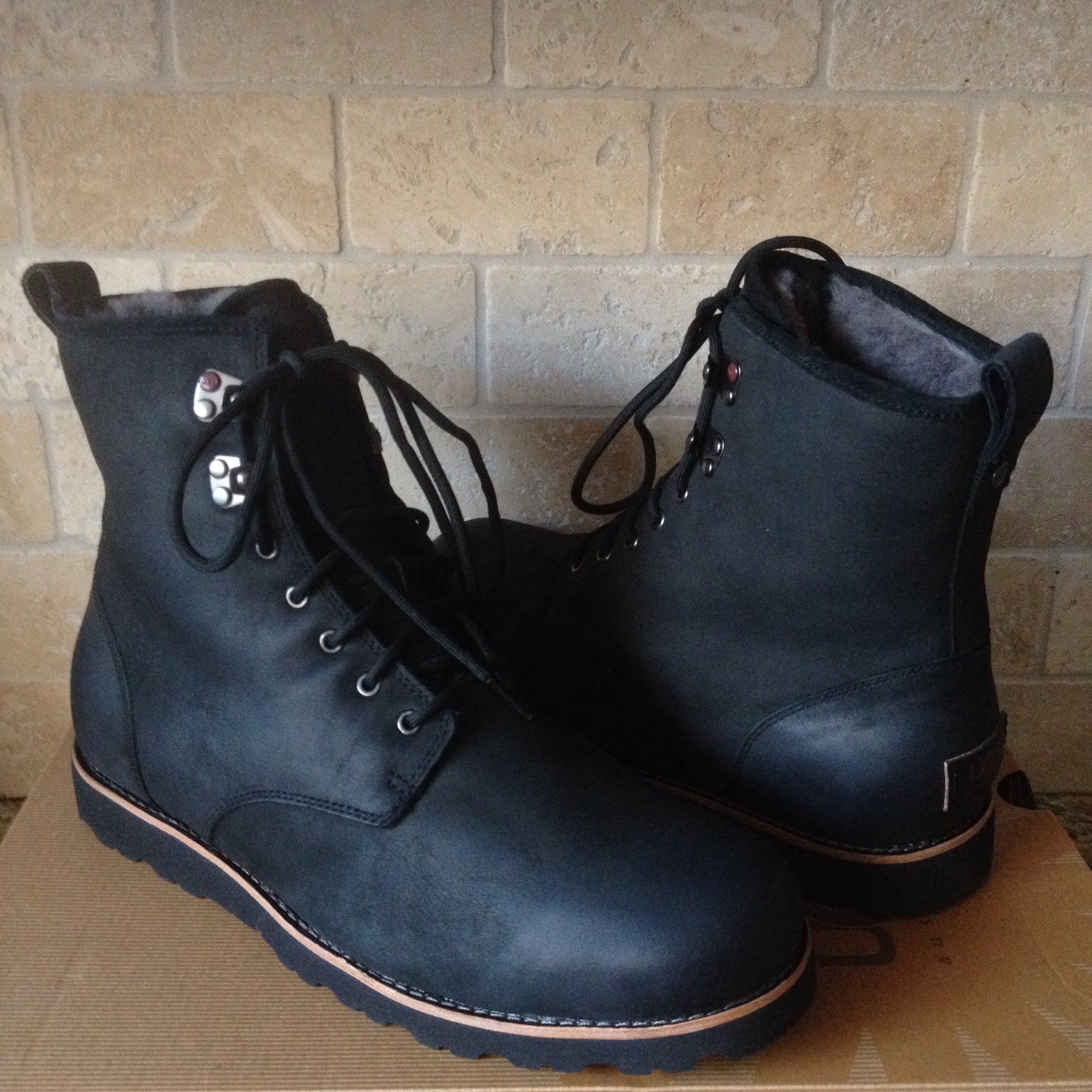 UGG HANNEN TL BLACK WATERPROOF LEATHER 