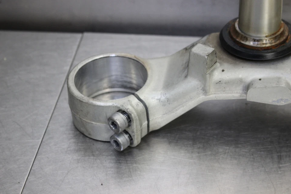 04-06 Yamaha YZF R1 1000 Lower Triple Tree Clamp Steering Stem Foto 3 de 4