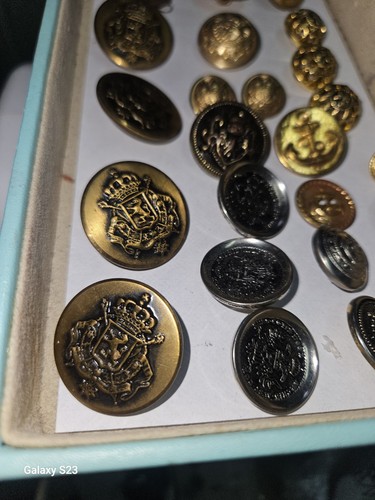 Vintage Buttons Coat of Arms Gold/Silver Tone Metal Lions and Crown 1 WW2 Button - Picture 6 of 20