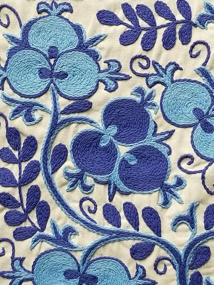 FUNDA DE COJÍN SUZANI SEDA UZBEKA BORDADA A MANO - APROX 16,5" X 17" Foto 4 de 4