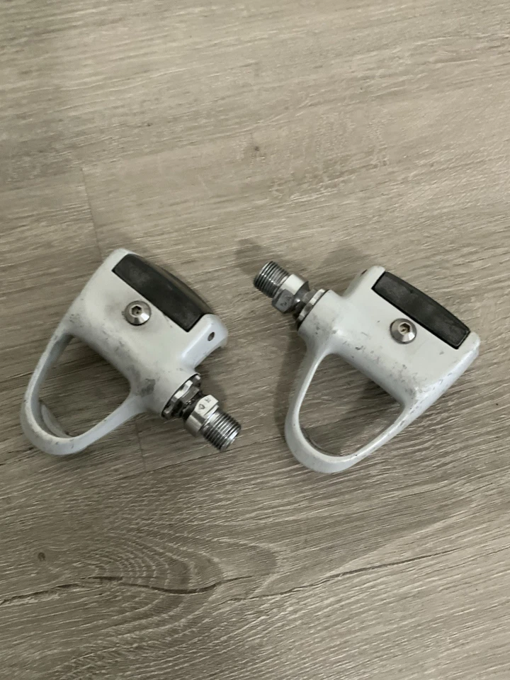 PEDALES SIN CLIP SHIMANO DURA ACE MODELO 7401 GRIS ASPECTO COMPATIBLE Foto 2 de 4