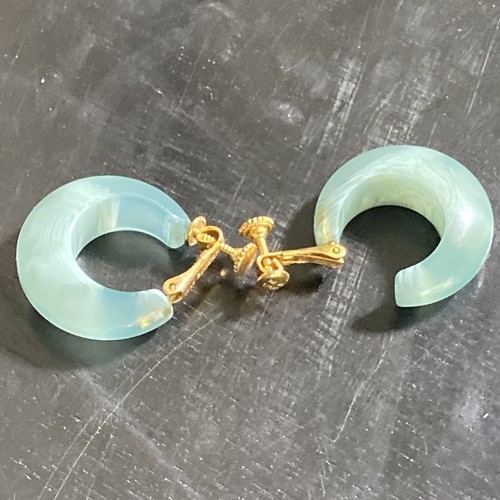 Pendientes vintage de aro Les Bernard color jadelike - Imagen 6 de 6