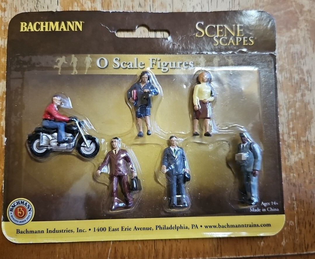 Bachmann SceneScapes Pine Trees - 8-10 Inch O Scale Model Trees (3 Per Box)