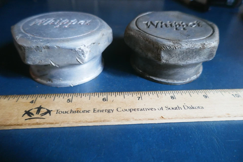 Antiguo Lote de 2 Tapacubos Grasa Tapacubos Whippet Lote 25-34-C Foto 4 de 4