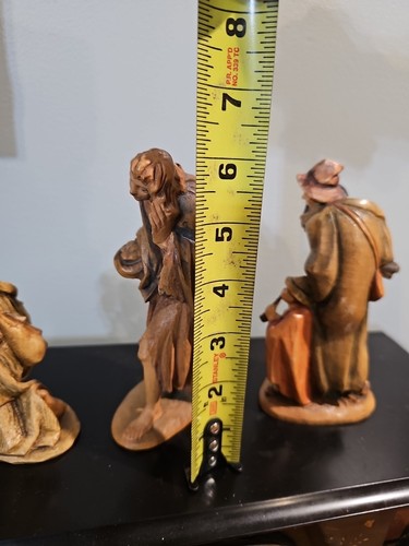 4 NATIVITY PEASENTS/SHEPHERS FIGURES HAND CARVED IN ITALY 4 PIECES OTCO 6" H - Picture 8 of 13