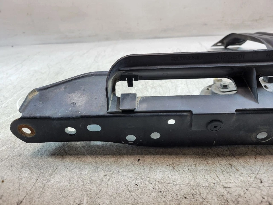 2014 2015 2016 2017 2018 SUBARU FORESTER RADIADOR BARRA DE AMARRE SUPERIOR SOPORTE OEM Foto 2 de 4