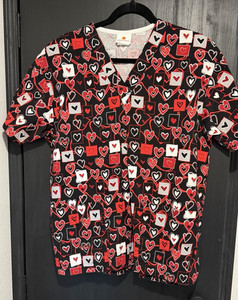 Peaches Scrub Top Women’s Small Valentines Day Hearts Print Medical Uniform NWOT