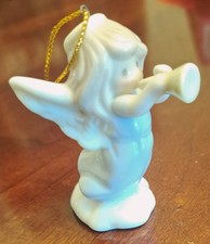PRECIOUS MOMENTS "Joy to the World" angel Christmas ornament  1996