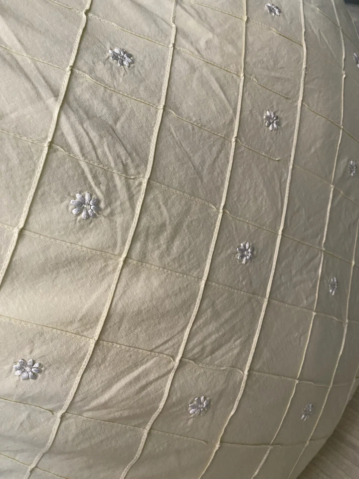 LAURA ASHLEY AMARELO MACIO COM BORDADO FLORAL TAMANHO EURO FRONHA DE TRAVESSEIRO ~ QTD 1 - Imagem 3 de 4