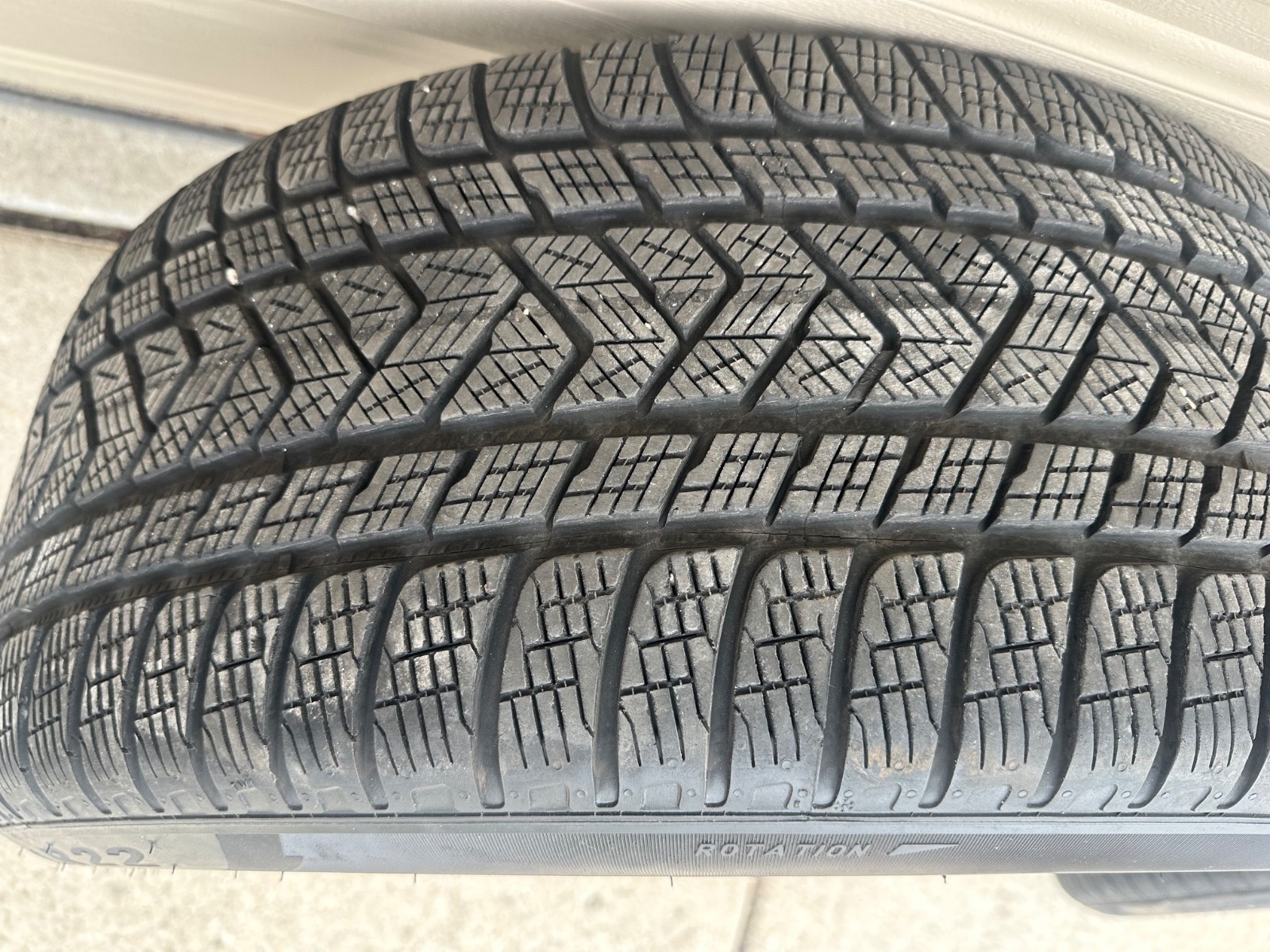 Aston Martin 4 Pirelli Scorpion Winter tires with OEM rims Aston Martin DBX 707.