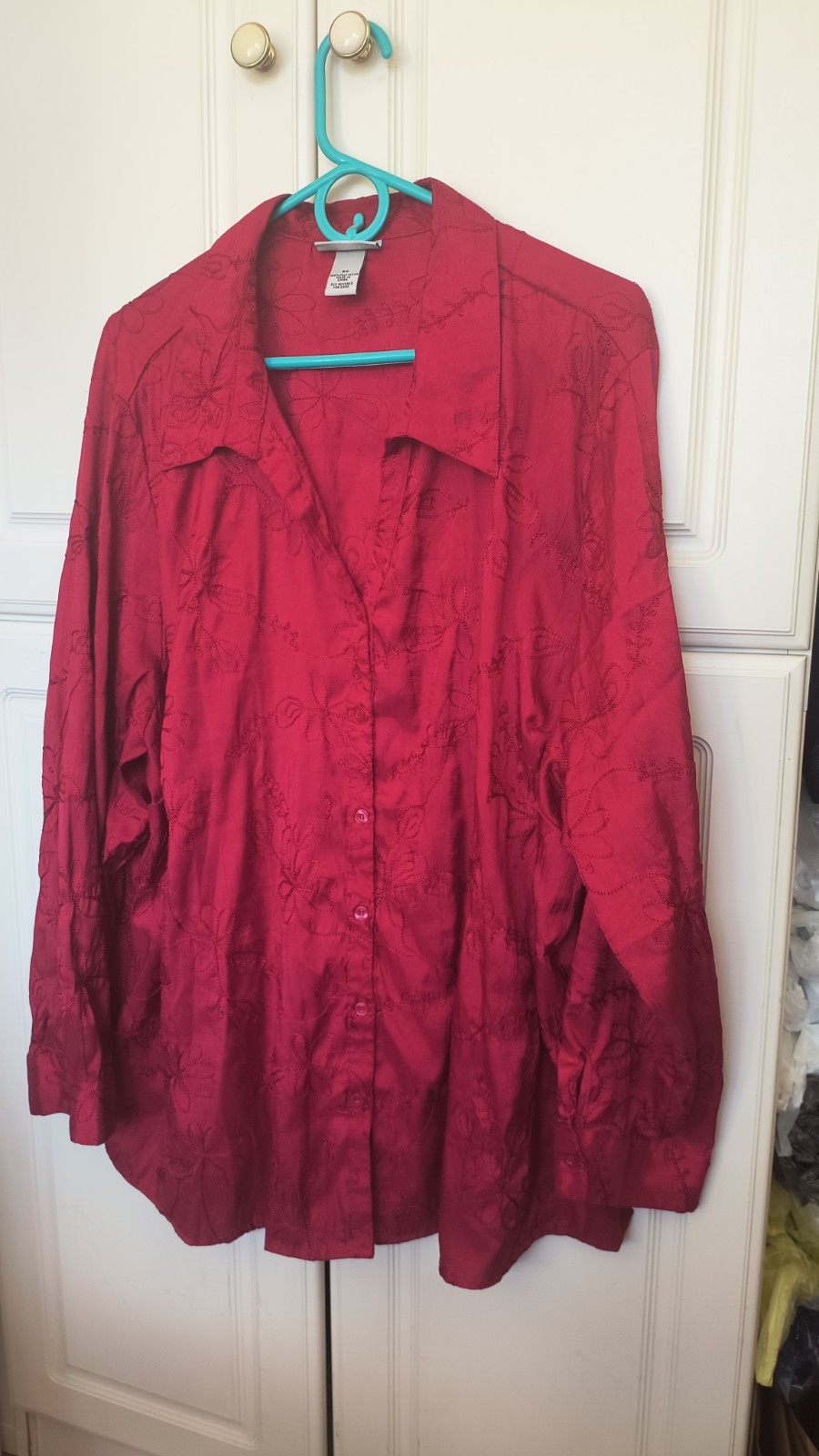 Maggie's Barnes Women's Red Button Down Blouse EMBROIDERED Pattern Size 3X (M4