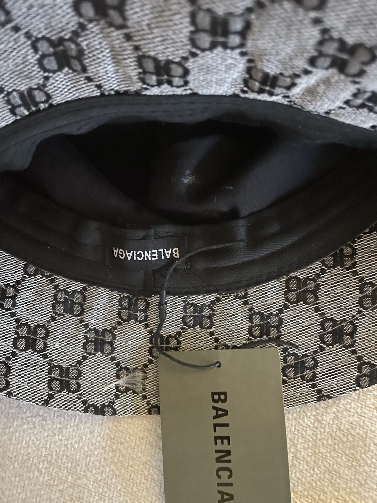 Balenciaga Bucket Hat thumbnail 3