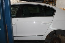 TÜR Hinten Links ( Limousine ) VW Passat 1.9 TDI DPF 3C/3CC Farbe Candy weiss (