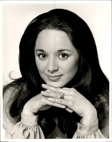 Black-and-white 1977 photo of Victoria Mallory, “The Young and the Restless” star, with long hair and a diamond ring.