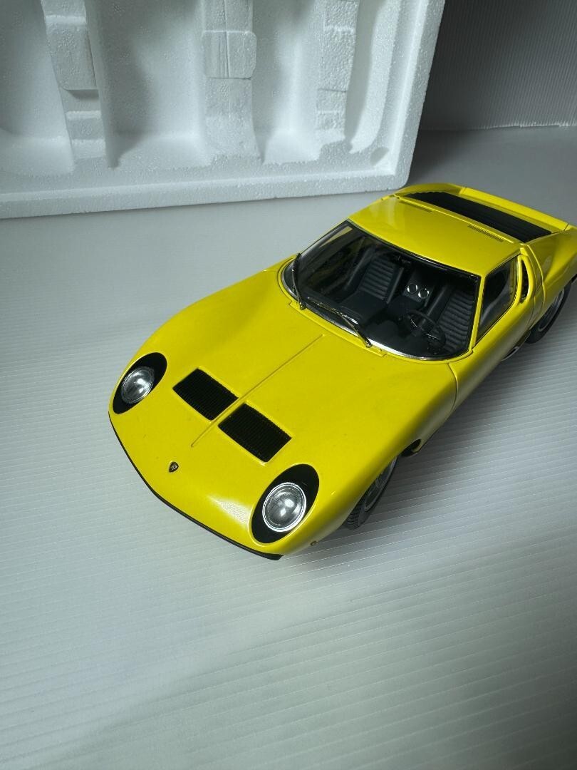 AUTOart Millenium 1/18 Lamborghini miura SV Diecast Miniature