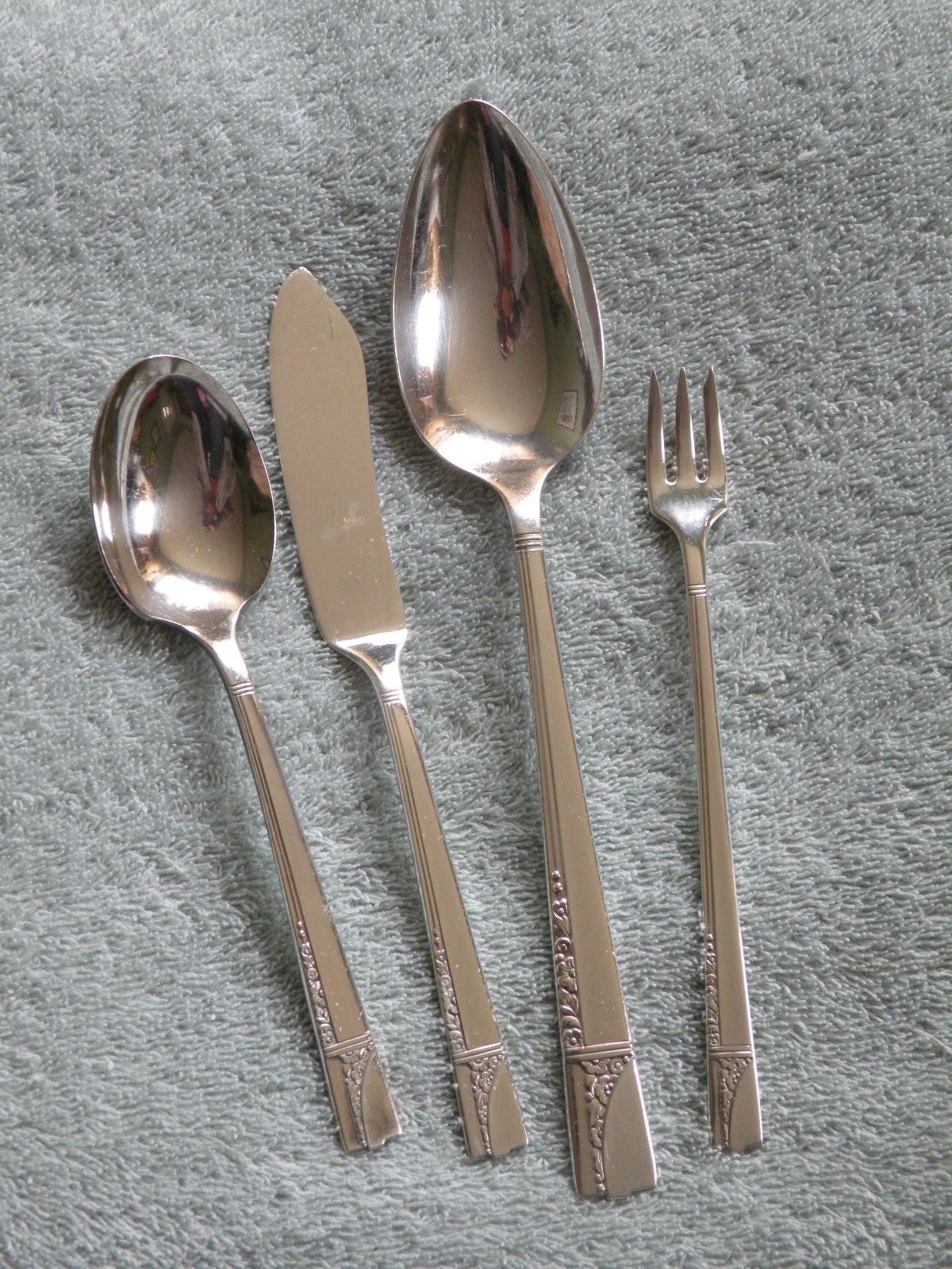 Vintage Oneida Nobility Plate Caprice Silverware Set 44 Pc Set With Box
