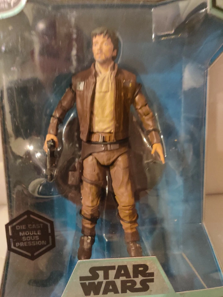 FIGURA DE ACCIÓN FUNDIDA A PRESIÓN SERIE ELITE CAPITÁN CASSIAN ANDOR STAR WARS - 6 1/2"" Foto 2 de 3